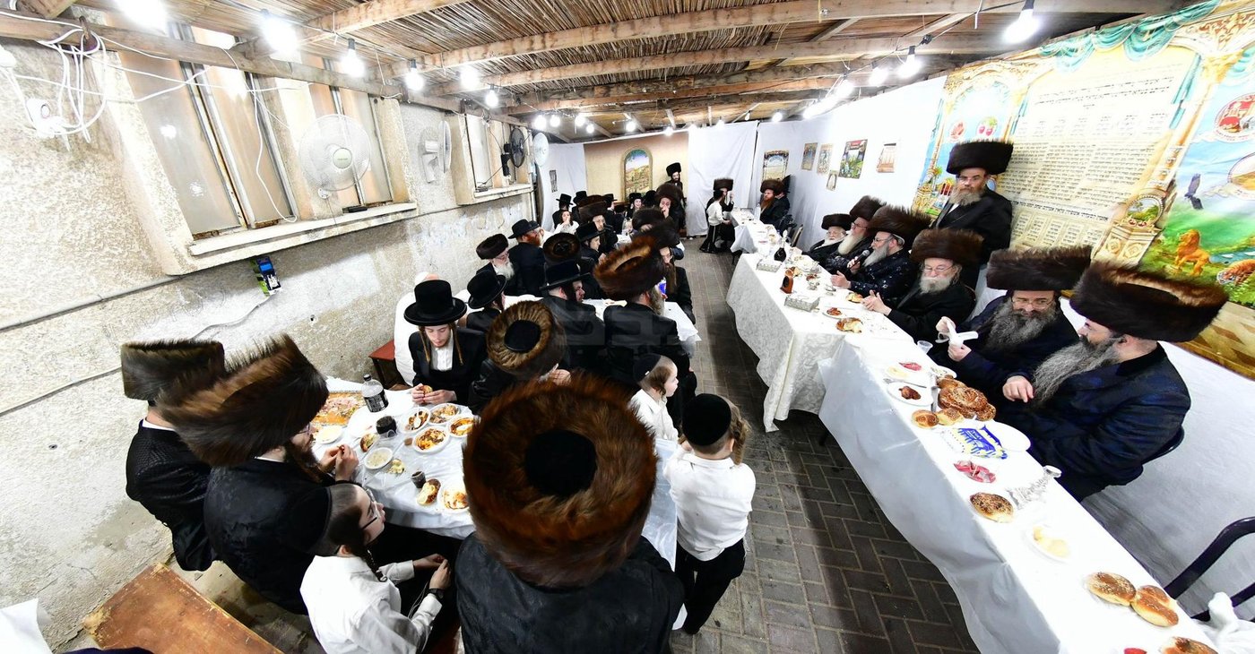 האדמו"ר מספינקא כהנא בטיש חול המועד סוכות