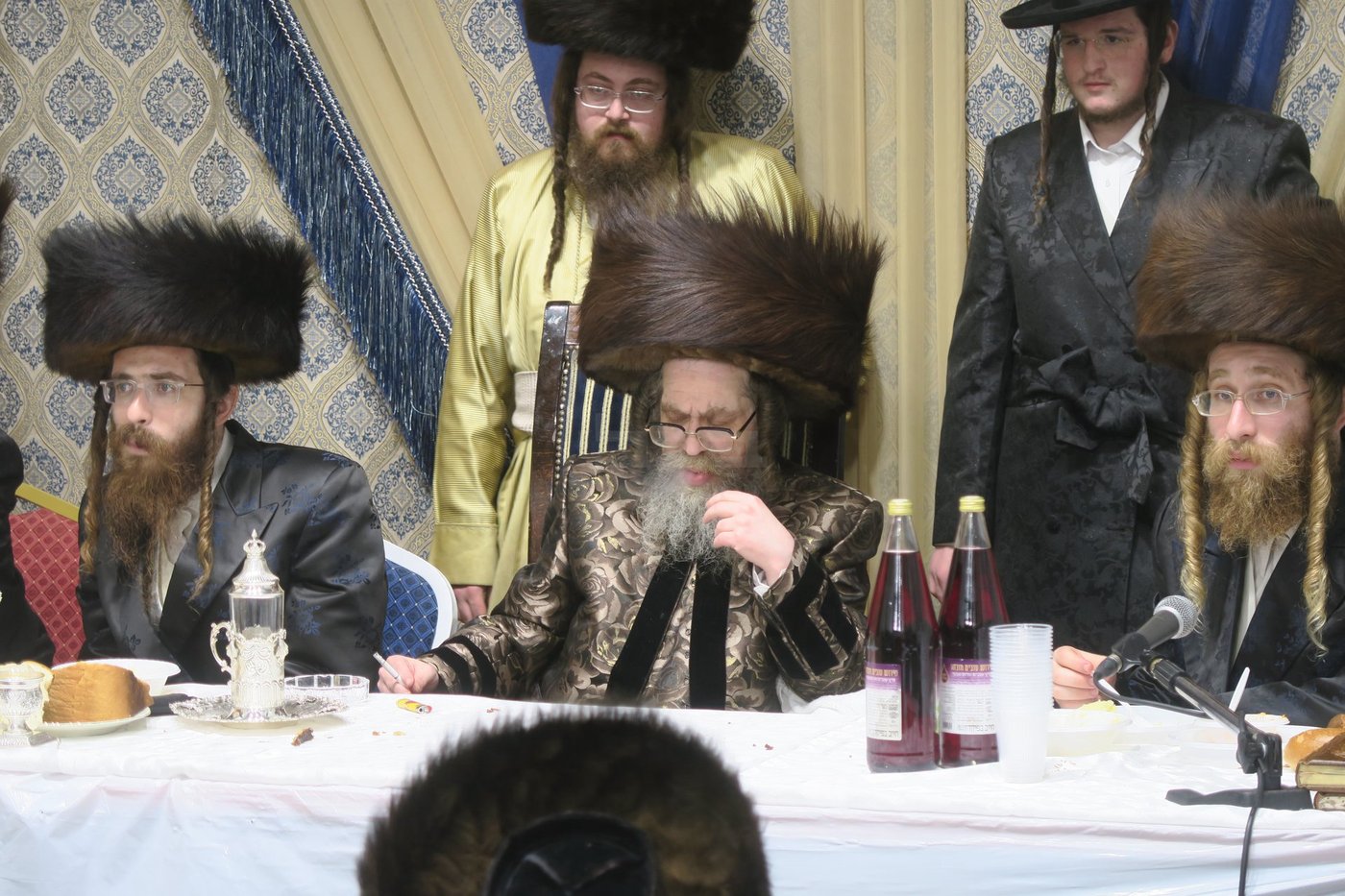 האדמו"ר מקרעטשניף סיגעט שליט"א בטיש חול המועד סוכות