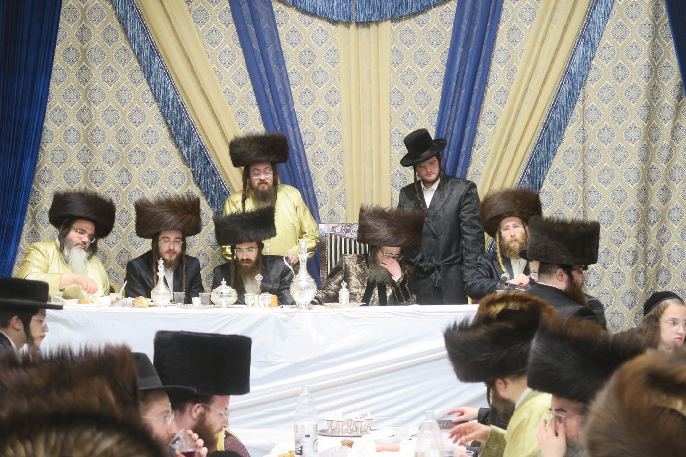 האדמו"ר מקרעטשניף סיגעט שליט"א בטיש חול המועד סוכות