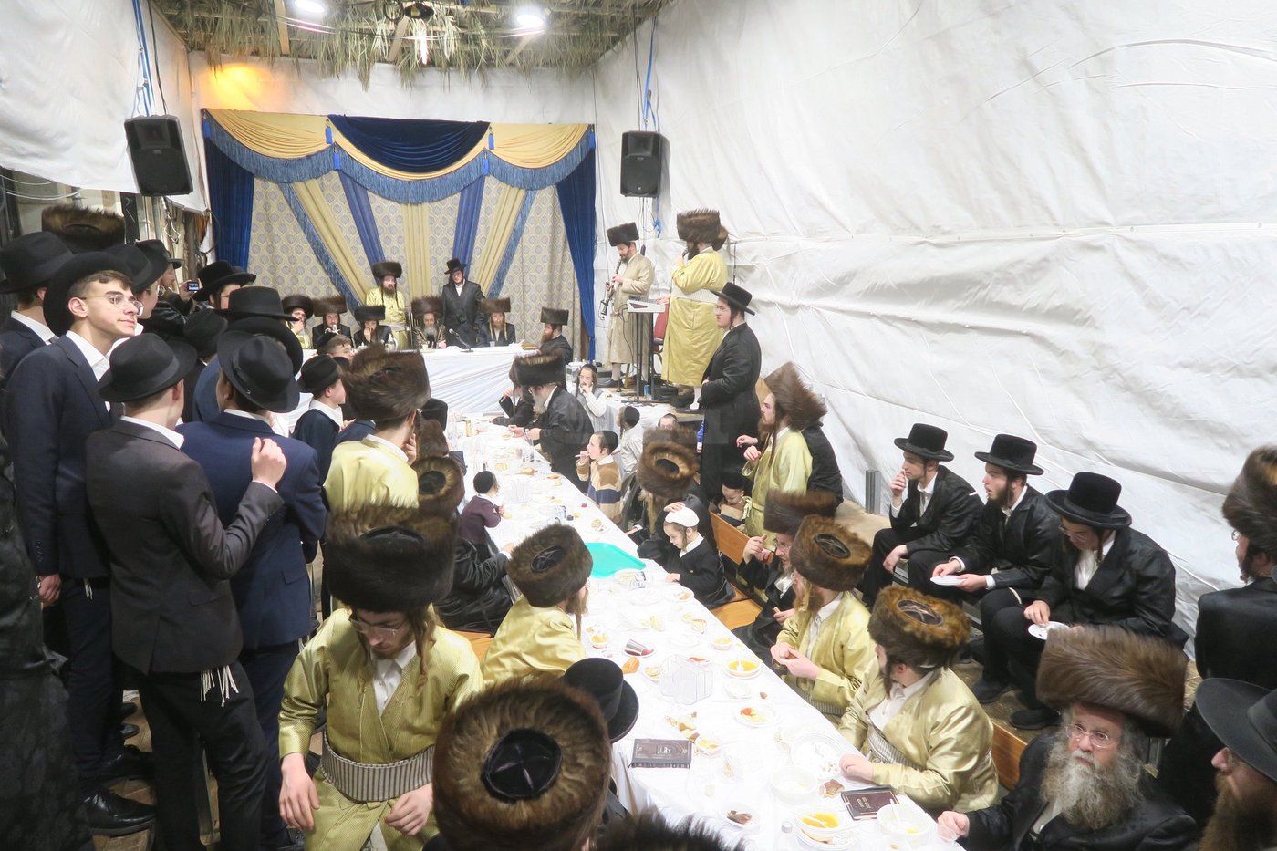 האדמו"ר מקרעטשניף סיגעט שליט"א בטיש חול המועד סוכות