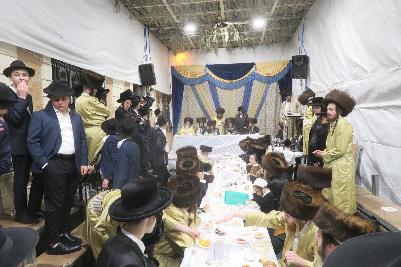 האדמו"ר מקרעטשניף סיגעט שליט"א בטיש חול המועד סוכות