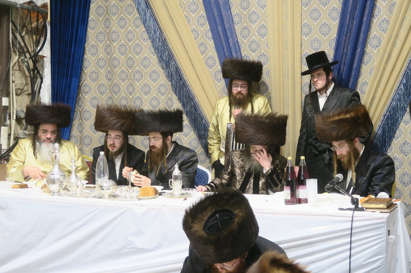 האדמו"ר מקרעטשניף סיגעט שליט"א בטיש חול המועד סוכות