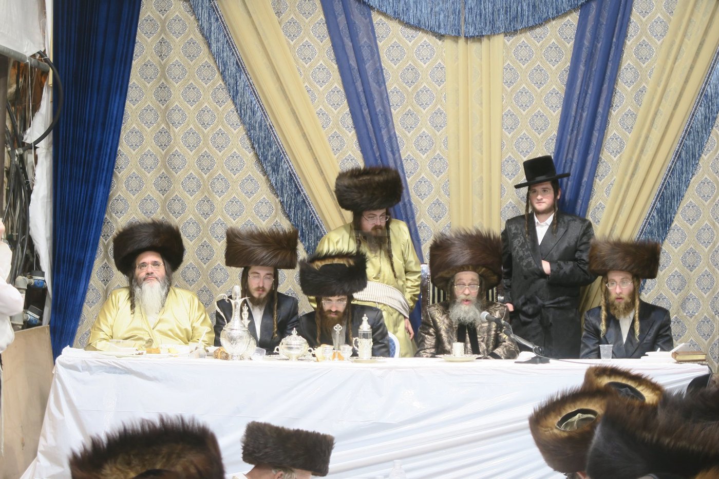 האדמו"ר מקרעטשניף סיגעט שליט"א בטיש חול המועד סוכות