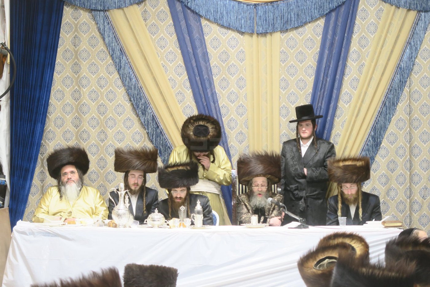 האדמו"ר מקרעטשניף סיגעט שליט"א בטיש חול המועד סוכות