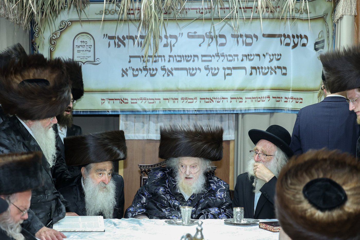 חג הסוכות אצל הגאון רבי משה שטרנבוך שליט"א | צילום: א. אייזנבאך, דוד ארזני