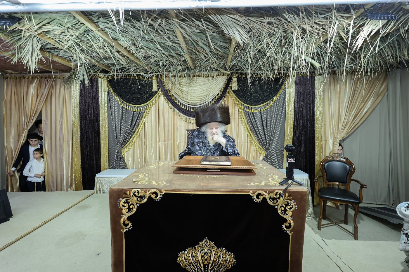 חג הסוכות אצל הגאון רבי משה שטרנבוך