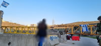הדס מקבלת את בנה בכניסה לשכם