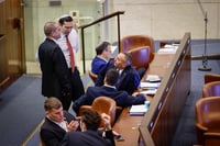 חדשות השבת: פיגוע דקירה בתל אביב | הממשלה אישרה את העסקה | שיגורים מתימן