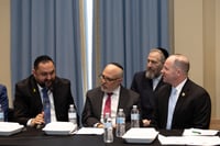 הרב איסייב בדיון בקונגרס