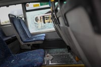 אירוע חמור באוטובוס: קיללו, ירקו, זרקו בקבוק זכוכית והיכו