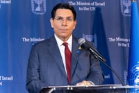 השגריר דני דנון, הלילה