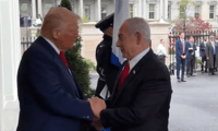 נתניהו וטראמפ בכניסה לבית הלבן