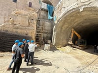 אחרי שנים רבות של המתנה: נפרצה המנהרה למעלית הכותל | תיעוד מרגש