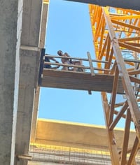מושפל, מפוחד - ותלוי על עגורן: כך לכדו השוטרים את המחבל הדורס