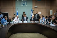הדיון בחוק הגיוס - בוועדת החוץ והביטחון בראשות ביסמוט