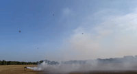 הרחפנים מעל מכונה המדמה שריפה