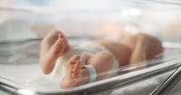חריג בקיץ: תינוק בן 7 חודשים אושפז בטיפול נמרץ ילדים, הורדם והונשם בעקבות נגיף ה-RSV 