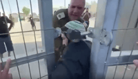 ח"כ צבי סוכות נכנס לבסיס שדה תימן