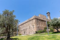 גם ח"כ חרדי חתם: הצעת חוק להפקעת מערת המכפלה מידי הוואקף