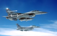 מרדף דרמטי: מטוס F-16 אוקראיני ננעל על טיל שיוט רוסי - צפו