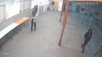 המשחיתים בפתח בית הכנסת
