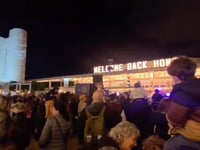 כשחנוכייה הוצבה בכיכר התל אביבית שבה נערכות ההפגנות הגדולות