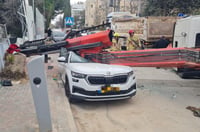 המנוף קרס על הרכב