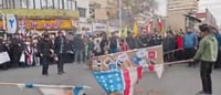 טירוף בטהרן: דגלי ישראל הועלו באש לעיני הנשיא | צפו