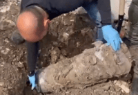 המאבק בפשיעה: זה מה שהשוטרים גילו בעומק של מטר מתחת לאדמה | צפו