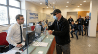 ניסה לשדוד בנק עם בלוני גז - והתוכנית קרסה ברגע האחרון