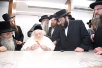 הגר"מ שטרנבוך בבדיקת סכיני השחיטה