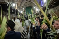 תפילה ביום ראשון דחול המועד סוכות בעיר העתיקה בירושלים