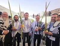 ראש מועצת שומרון יוסי דגן וחברי הכנסת צבי סוכות, אוריאל בוסו וארז מלול בקבר יוסף הבוקר