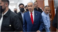 נתניהו נכנס לאולם בית המשפט
