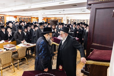 הנגיד רבי שלמה פרישאווסר בשיעור כללי במתיבתא ד'באבוב - 45