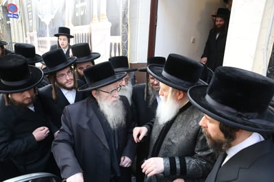 האדמו"ר מפשעווארסק בביקור אצל האדמו"ר מבאבוב 