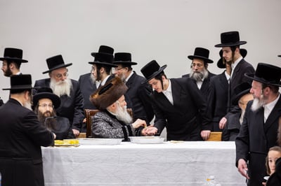 האדמו"ר מבאבוב בטיש לכבוד ר"ח ניסן