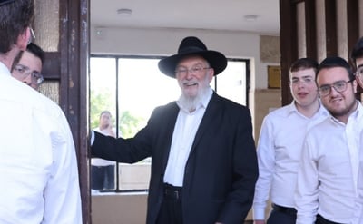 הרה"ג ר' מנחם רוטנברג זצ"ל, עם תלמידים