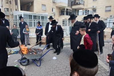 האדמו"ר מזוועהיל בשריפת חמץ