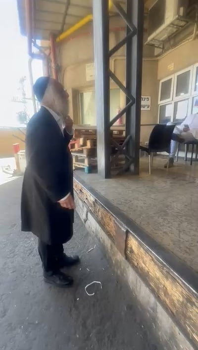 מבוכת ענק לכשרות היוקרתית: עובדים תועדו במאפיית ברמן בירושלים - בן הרב הוזעק 