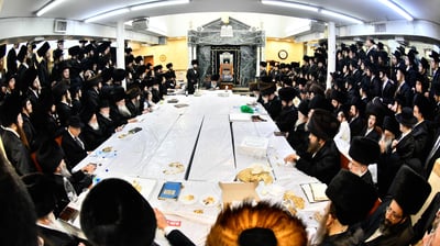 טיש נעילת החג בחצה"ק אלכסנדר