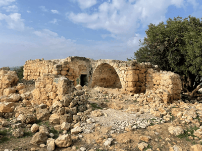 קבר יהושע -  נבי יאנון בכפר יאנון