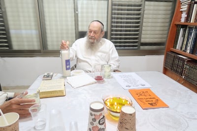 הגה"צ רבי דוד בצרי בהדלקת הנר לכבוד רשב"י 