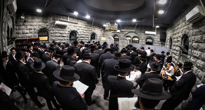 אלפי ישראל בעליה לציון הרה"ק מבאבוב זצ"ל בליל ל"ג בעומר תשפ"ה