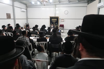 האדמו"ר מזוטשקא בשיחת הכנה לחג השבועות