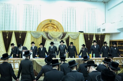 חלוקת פרסים בישיבת ויז'ניץ אשדוד