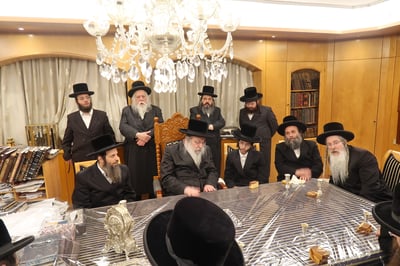 שמחת בית נדבורנה - מאקאווא - קאסוב ויז'ניץ - קומרנא