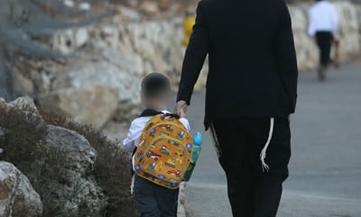 אב ובנו בדרך לחיידר | אילוסטרציה, למצולם אין קשר לכתבה