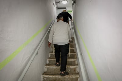 תושבי צפת במקלט המשותף בעיר