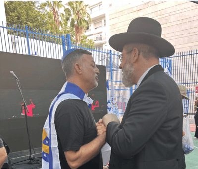 הרה"ר הגר"ד לאו בהלווית יונתן סמרנו הי"ד